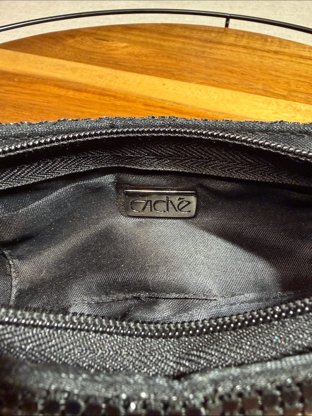 Black Cache clutch bag - Picture 6 of 10